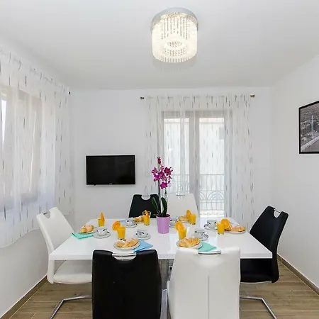Keli Lägenhet Kaštel Stari