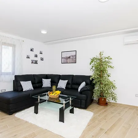 Keli Apartman Kastel Stari